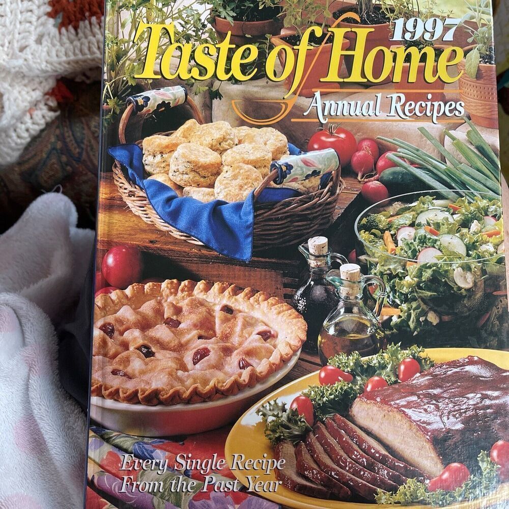 1997 Taste of Home Annual Recipes by Taste of Home Editorial Staff (1997,...